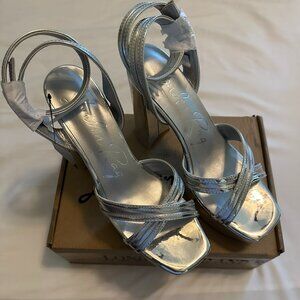 LONDON RAG “Nyle” Metallic Silver Block Heel Sandal – Size 8 (New!)